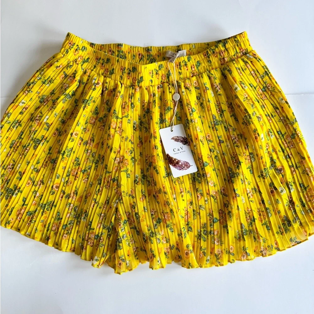Chelsea & Violet Shorts Womens Small Yellow Floral Chiffon Lined Pleated Flowy - Picture 1 of 7